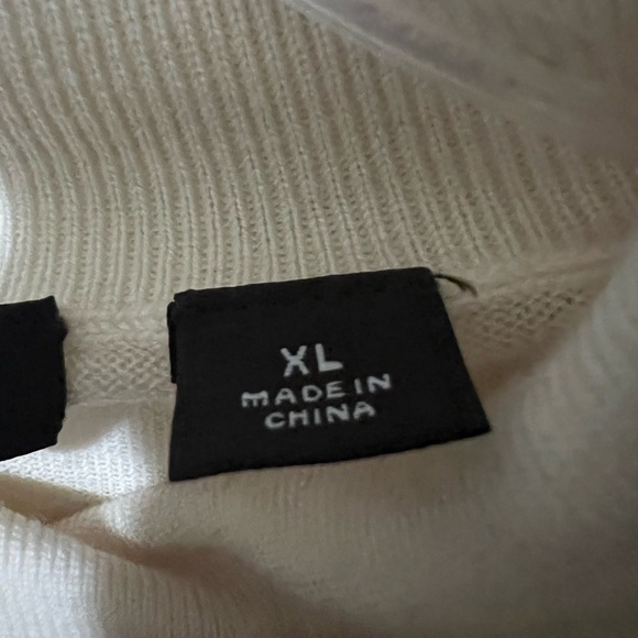 ****Donated****Michael Kors off white wool sweater Size XL - Picture 4 of 6